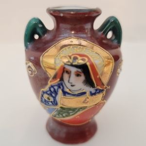 Vintage TT Takito handpainted Moriage Satsuma Miniature Vase
